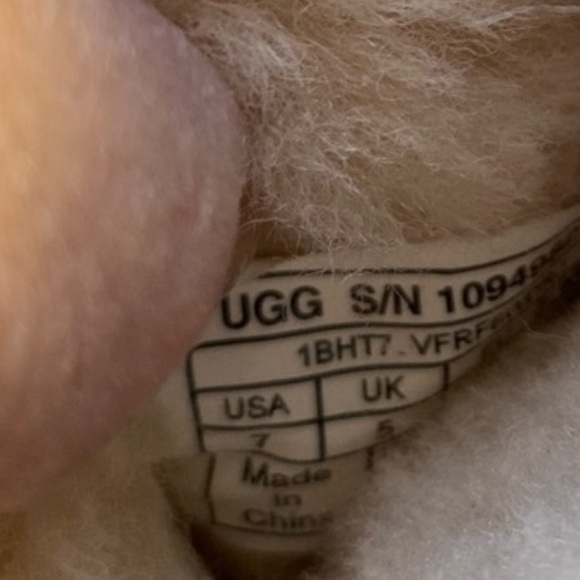 UGG COLOR CHANGING SEQUENCE BOOTS 7 - Picture 8 of 8